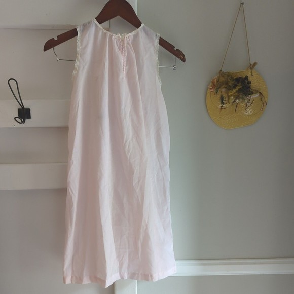 VTG Pale Pink Feminine Embroidered Lace Nightgown Small Sheer Cottage - Picture 7 of 9